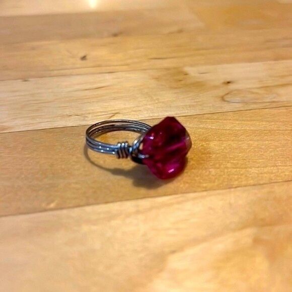 Beautiful costume jewelry ring. Silver wire hand crafted metal with pink stone - Picture 3 of 10